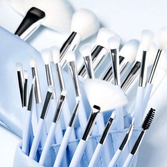 Beauty Creations Brush Set Bubble Gum 24 Piece - Picture 1 of 3